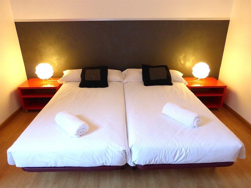 Super Balmes Guest House Barcelona Exteriör bild
