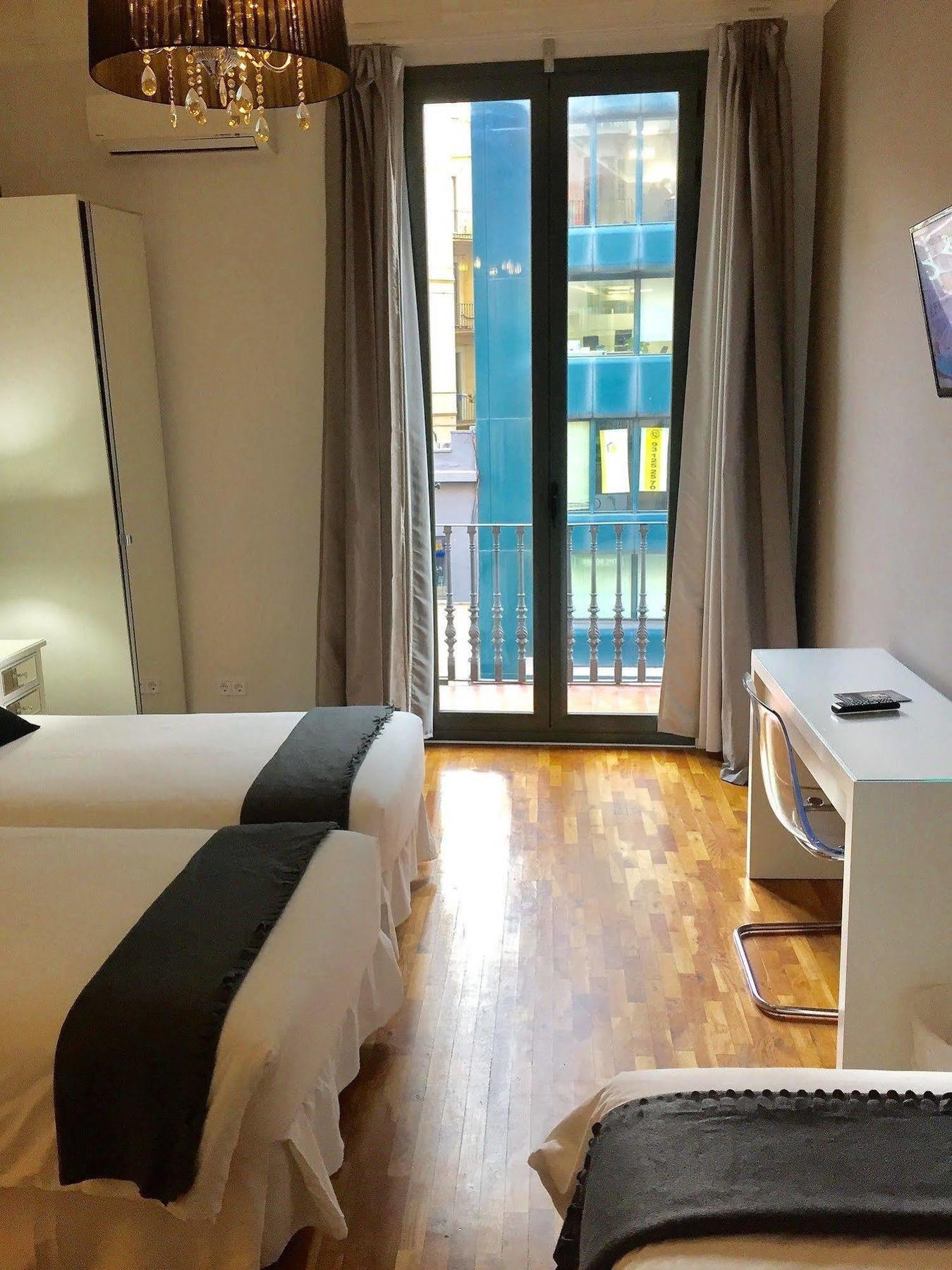Super Balmes Guest House Barcelona Exteriör bild