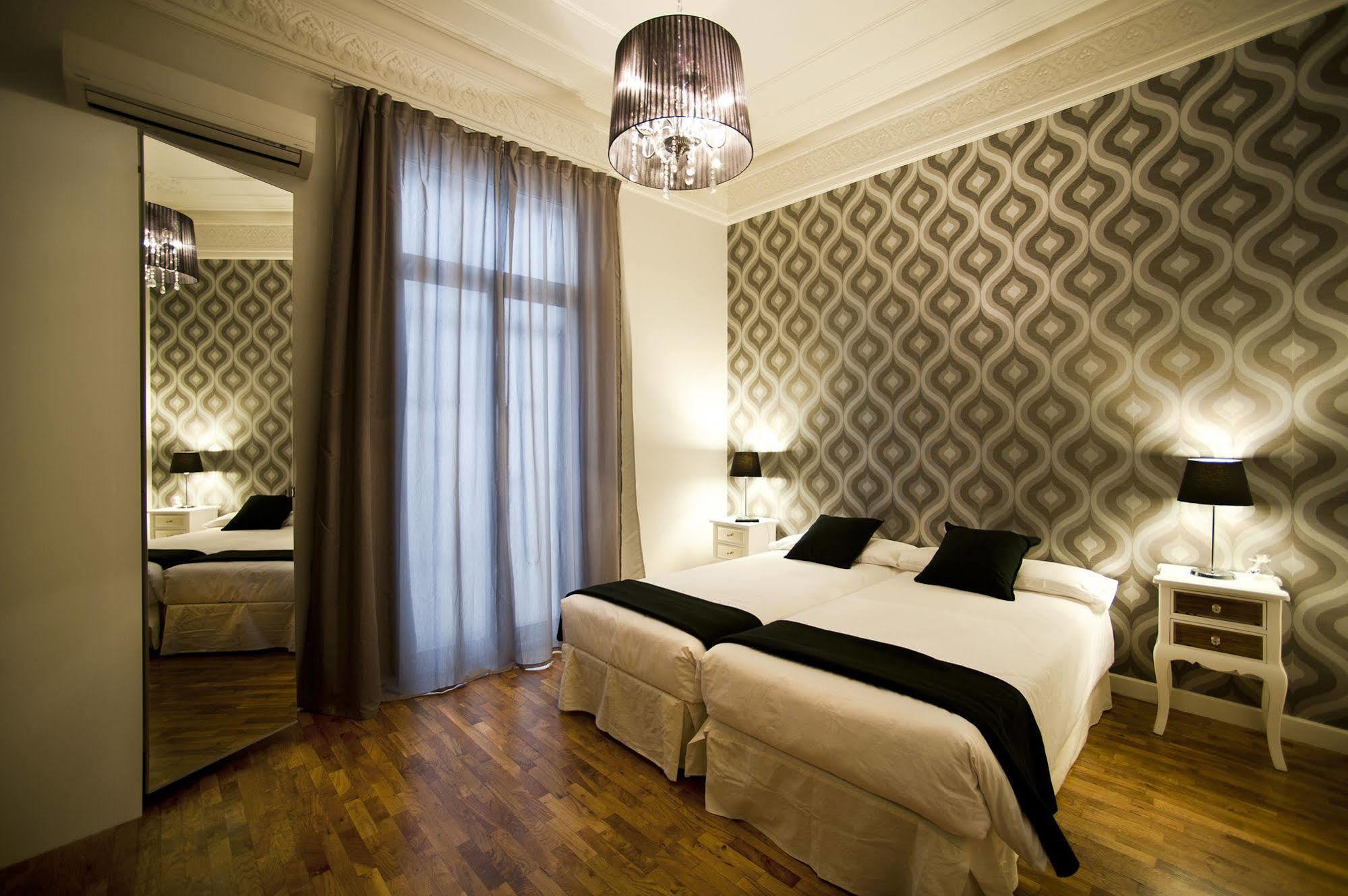 Super Balmes Guest House Barcelona Exteriör bild