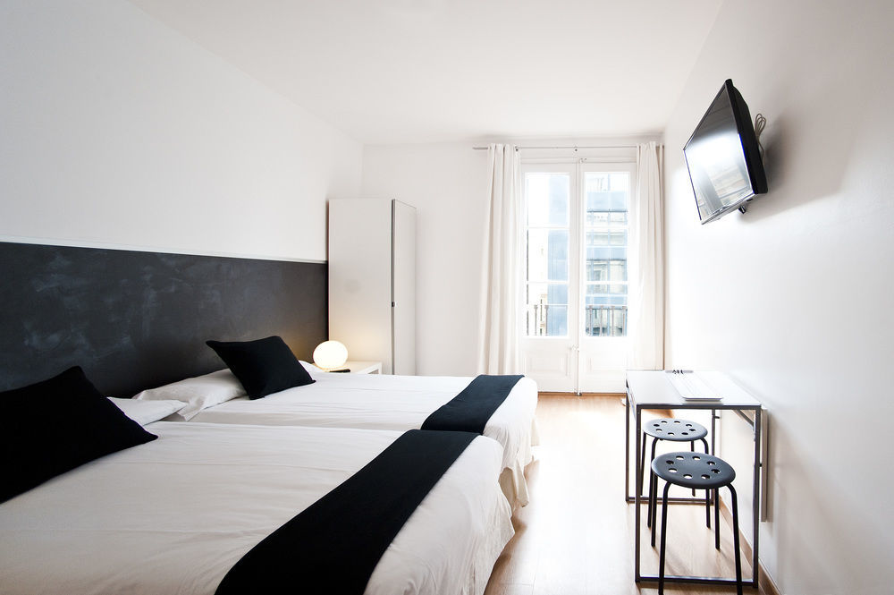 Super Balmes Guest House Barcelona Exteriör bild