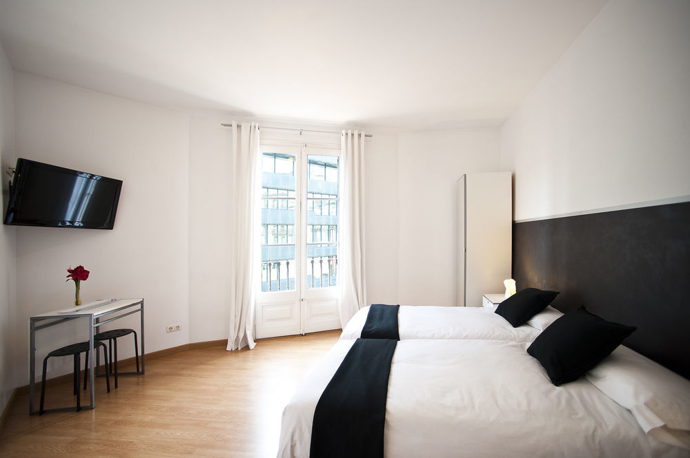 Super Balmes Guest House Barcelona Exteriör bild